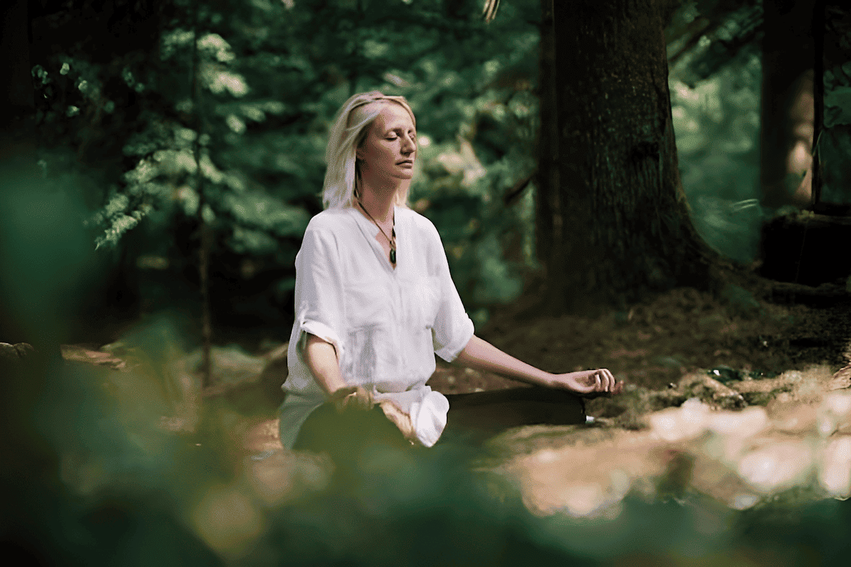 combining the advantages of traditional meditation with the therapeutic power of nature