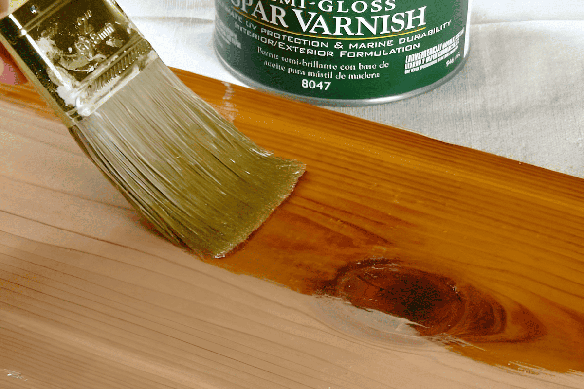 applying wood varnishes